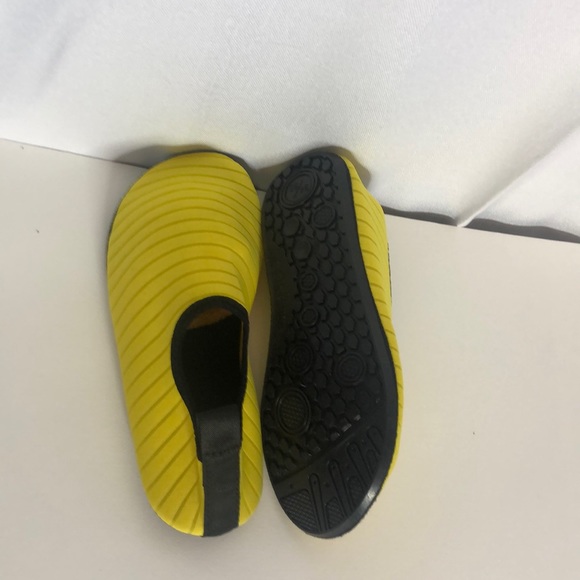 NWT! Unisex Adults and children Barefooted Sport water Shoes - Picture 3 of 5